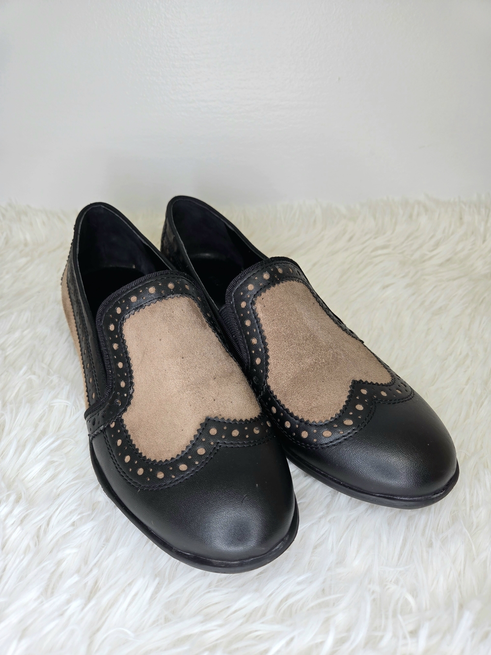 Franco Sarto Tibby two-tone brogue trim loafers - size 5